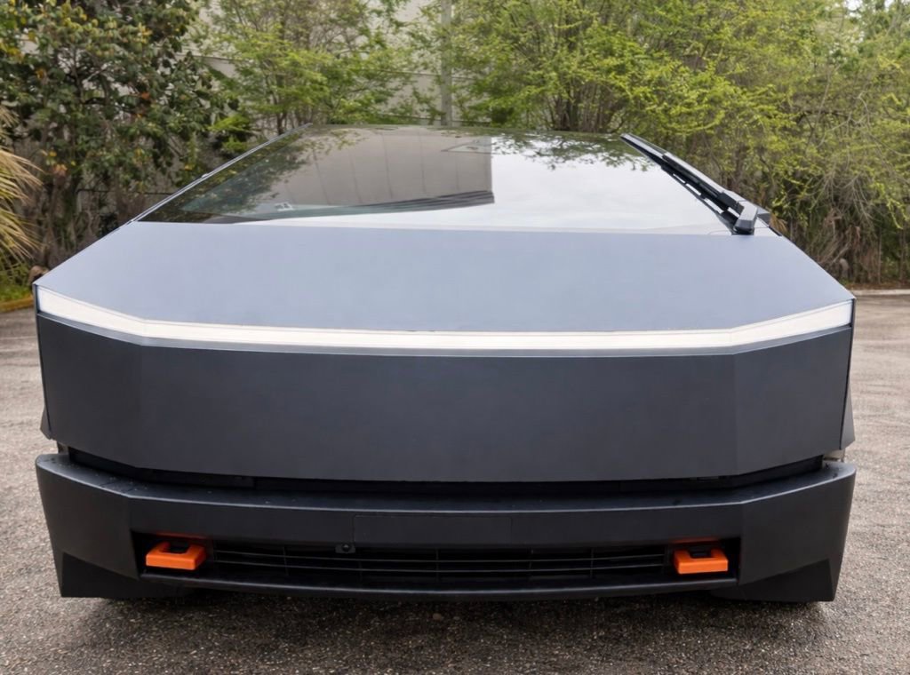 Used 2024 Tesla Cybertruck AWD Crew Cab image 3