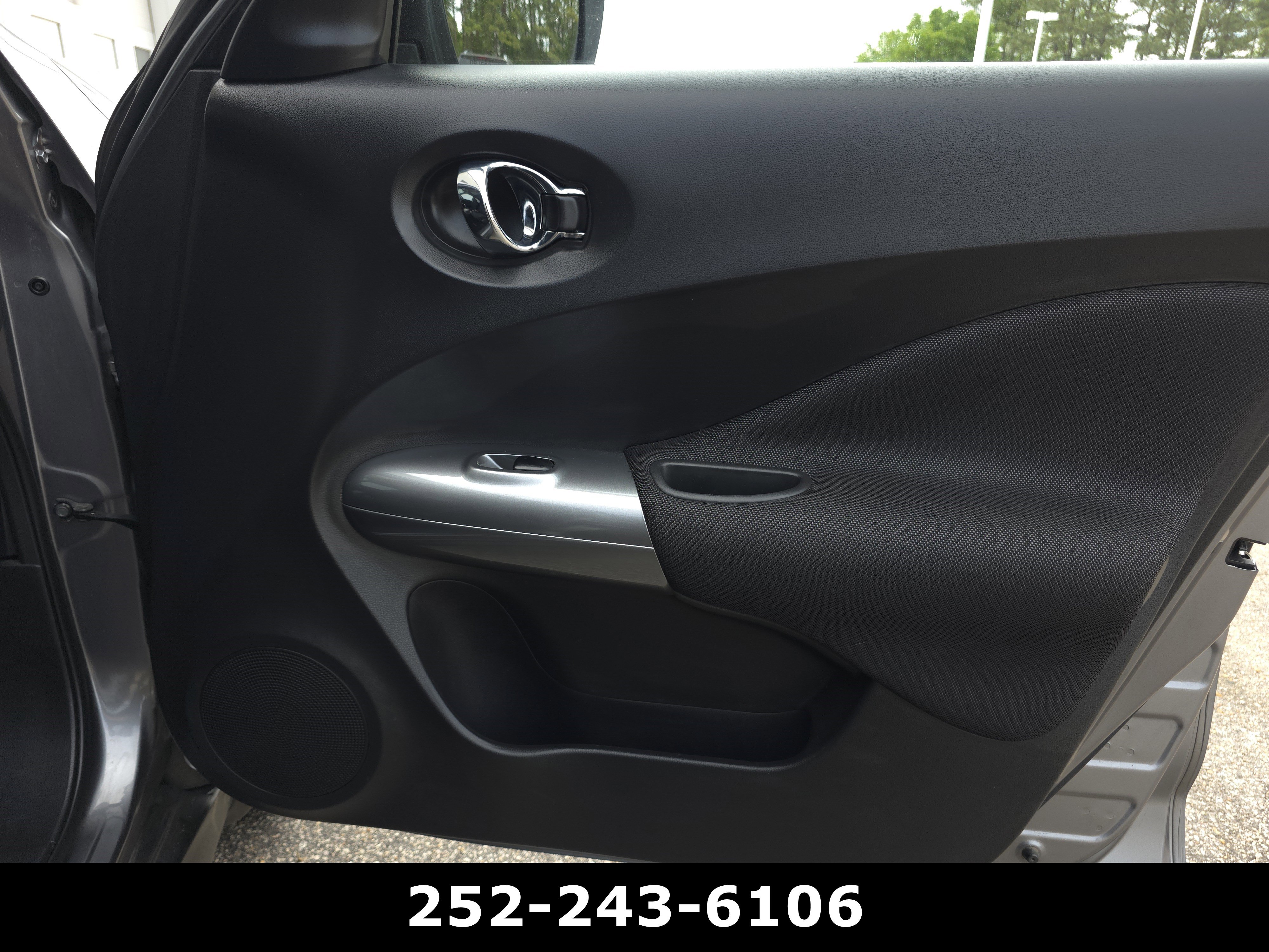 Used 2015 Nissan Juke SV image 23