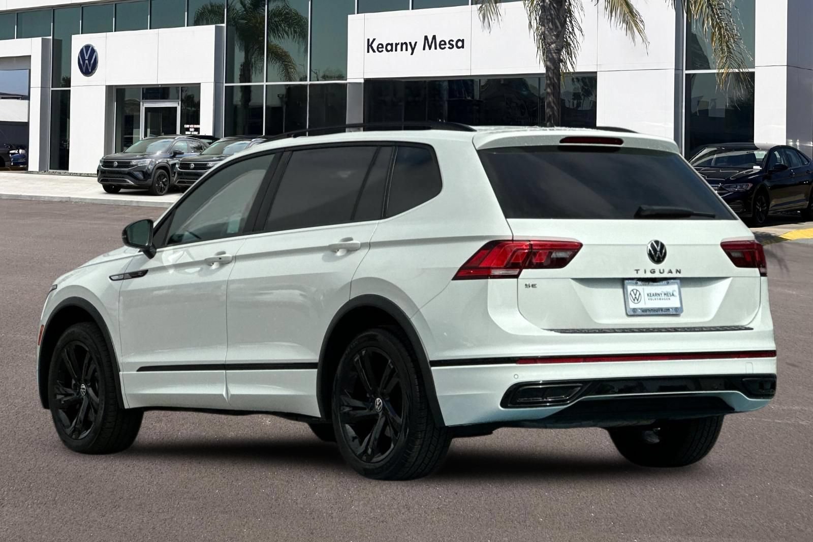 Used 2023 Volkswagen Tiguan SE R-Line FWD image 6
