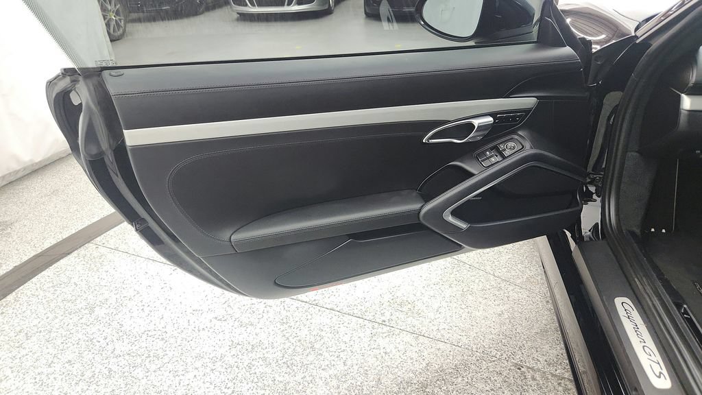 Used 2018 Porsche 718 Cayman GTS RWD image 15