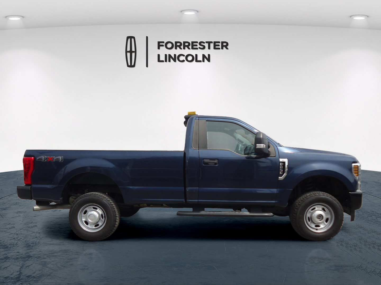 Used 2018 Ford F250 XL w/ Power Equipment Group AWD/4WD image 2