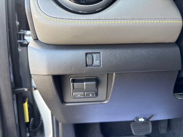 Used 2026 Chevrolet Colorado ZR2 w/ Technology Package AWD/4WD image 23