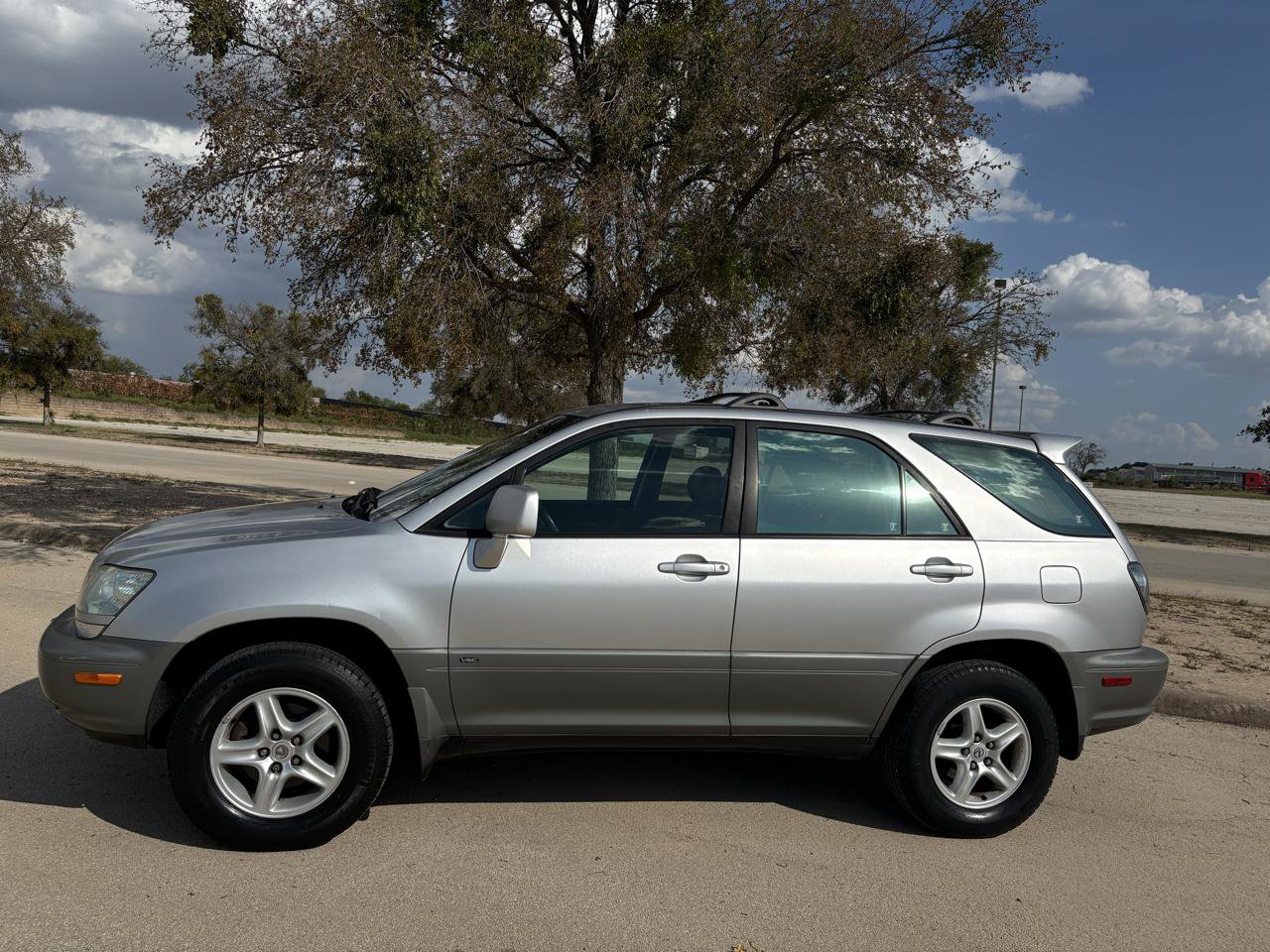 Used 2001 Lexus RX 300 w/ Premium Pkg Plus FWD image 4