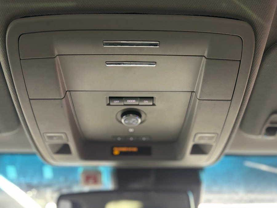 Used 2018 Chevrolet Tahoe LT AWD/4WD image 30