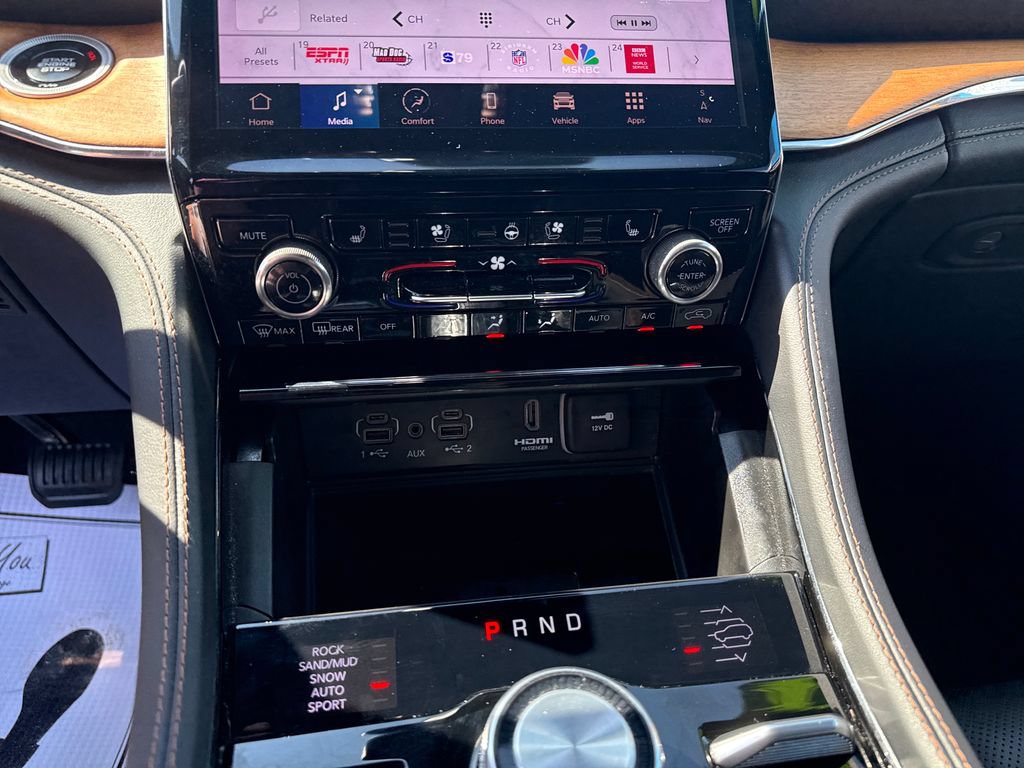Used 2024 Jeep Grand Cherokee Summit AWD/4WD image 32