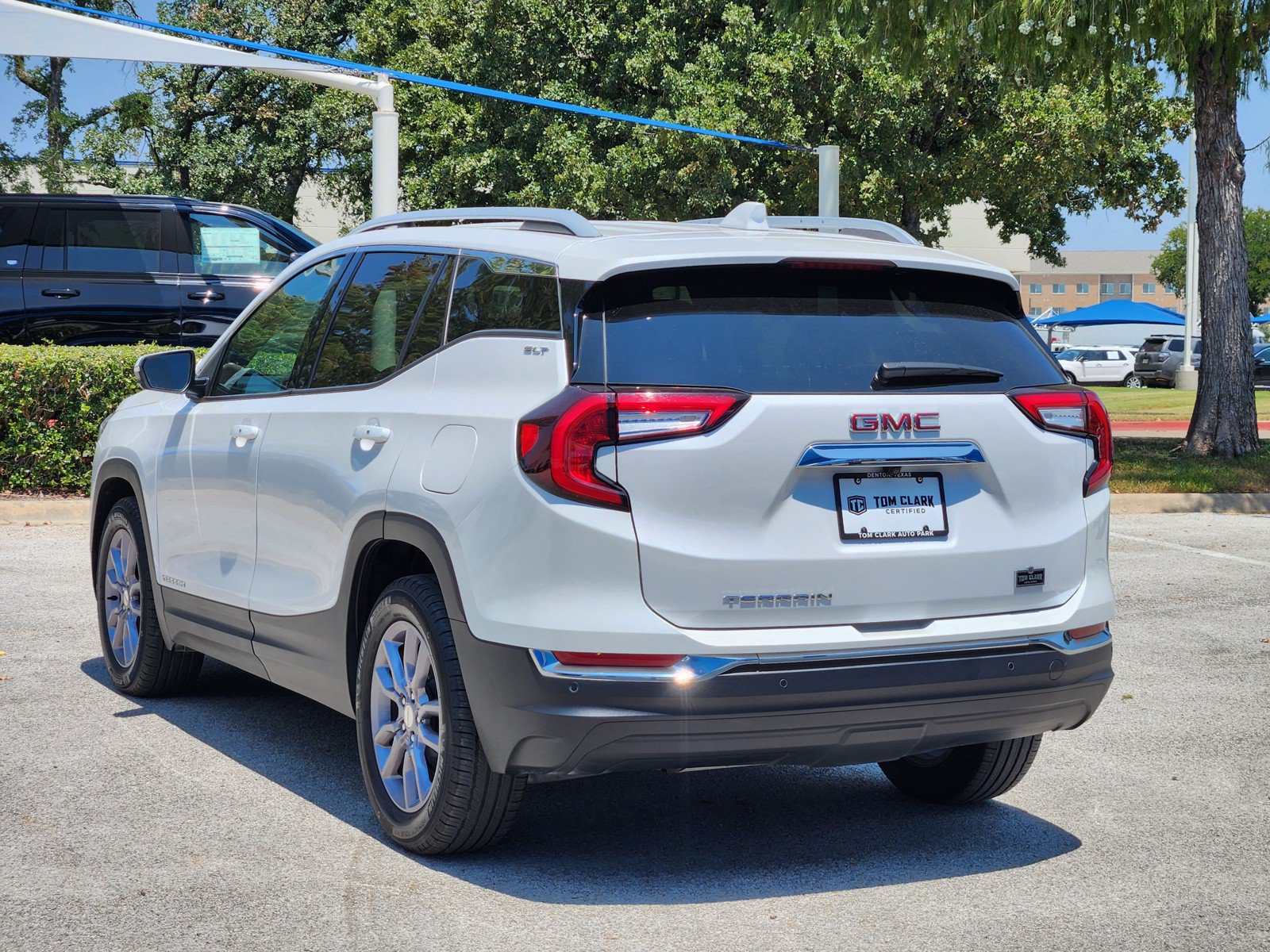 Used 2023 GMC Terrain SLT w/ LPO, Floor Liner Package FWD image 4