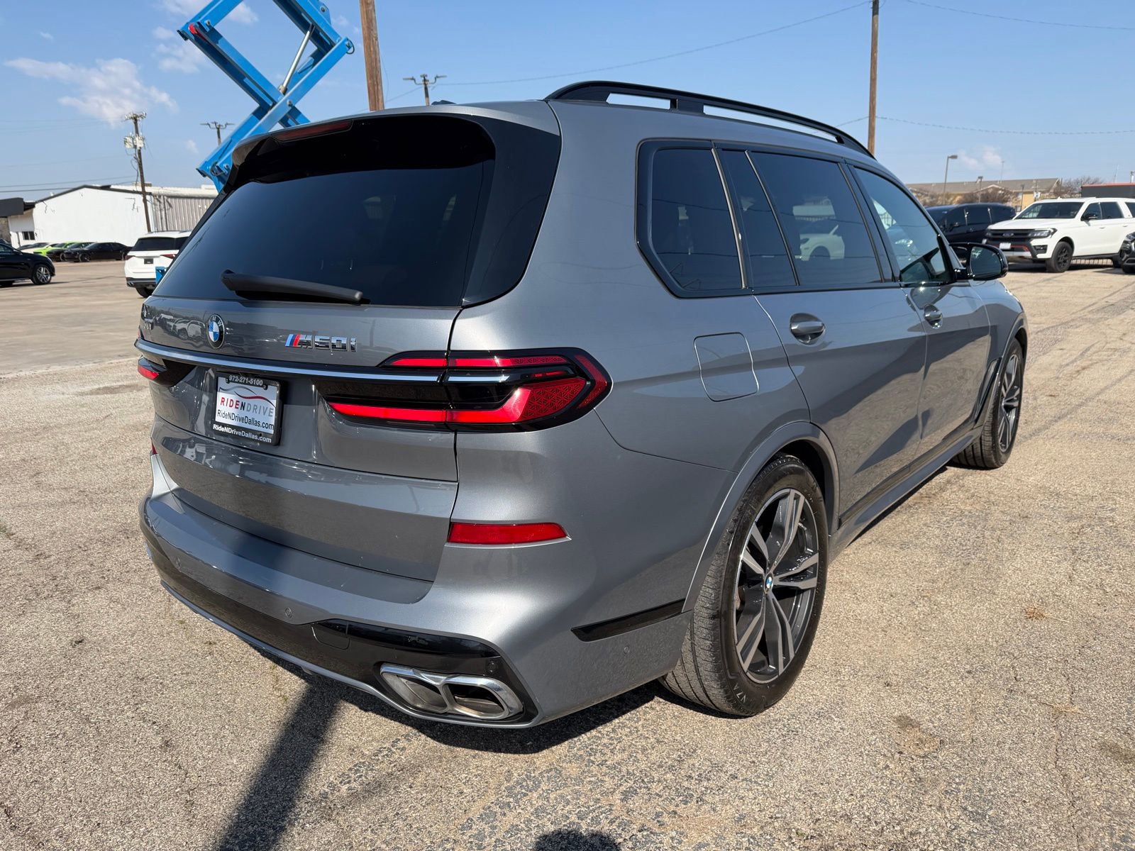 Used 2023 BMW X7 M60i w/ Executive Package image 7