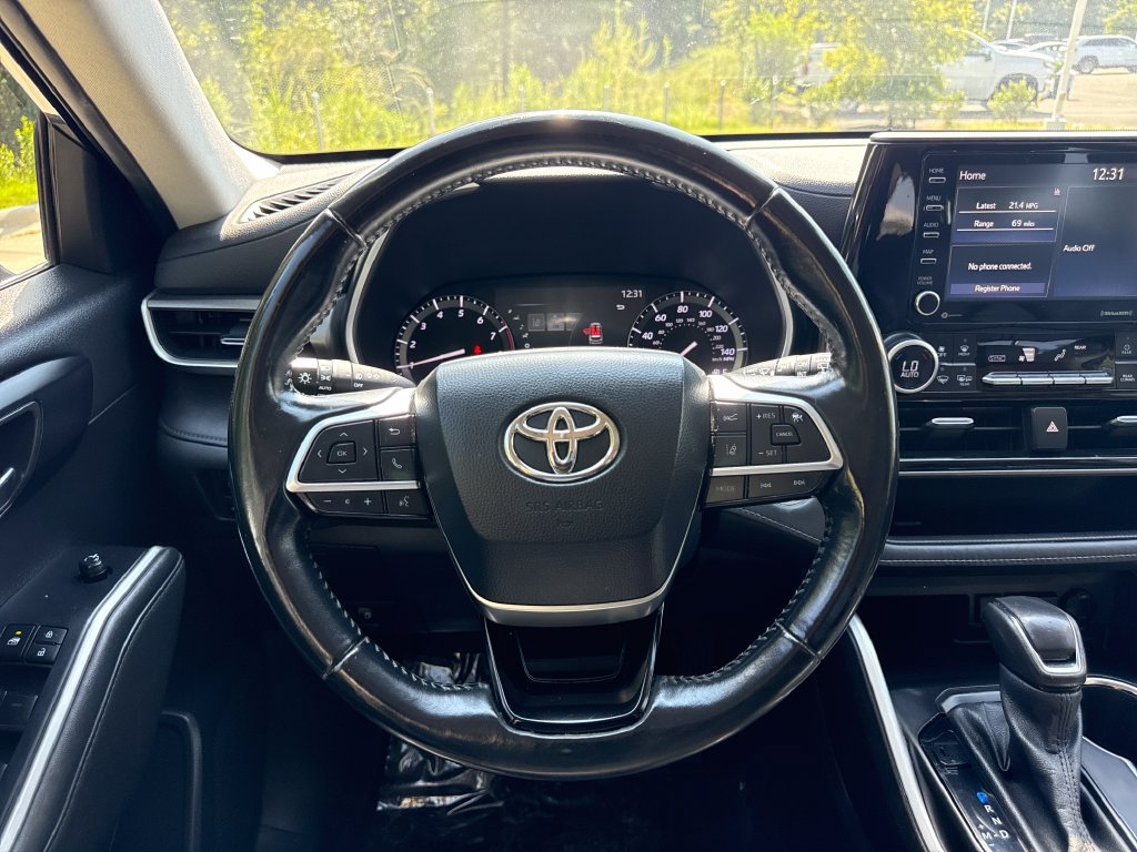 Used 2021 Toyota Highlander XLE AWD/4WD image 19