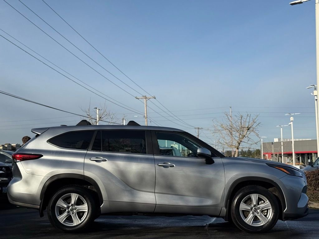 Used 2023 Toyota Highlander LE image 6
