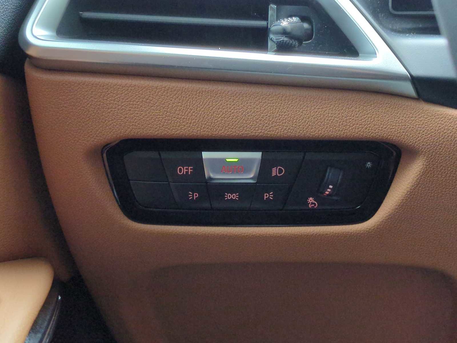 New 2025 BMW 330i xDrive Sedan w/ Premium Package image 39