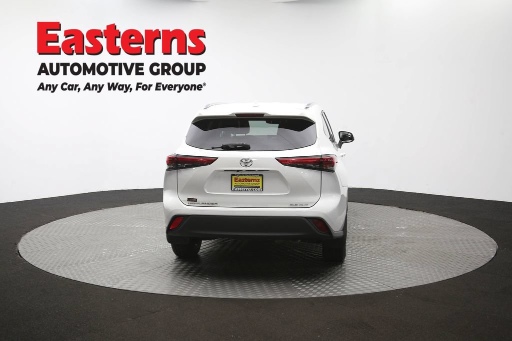 Used 2021 Toyota Highlander XLE AWD/4WD image 39
