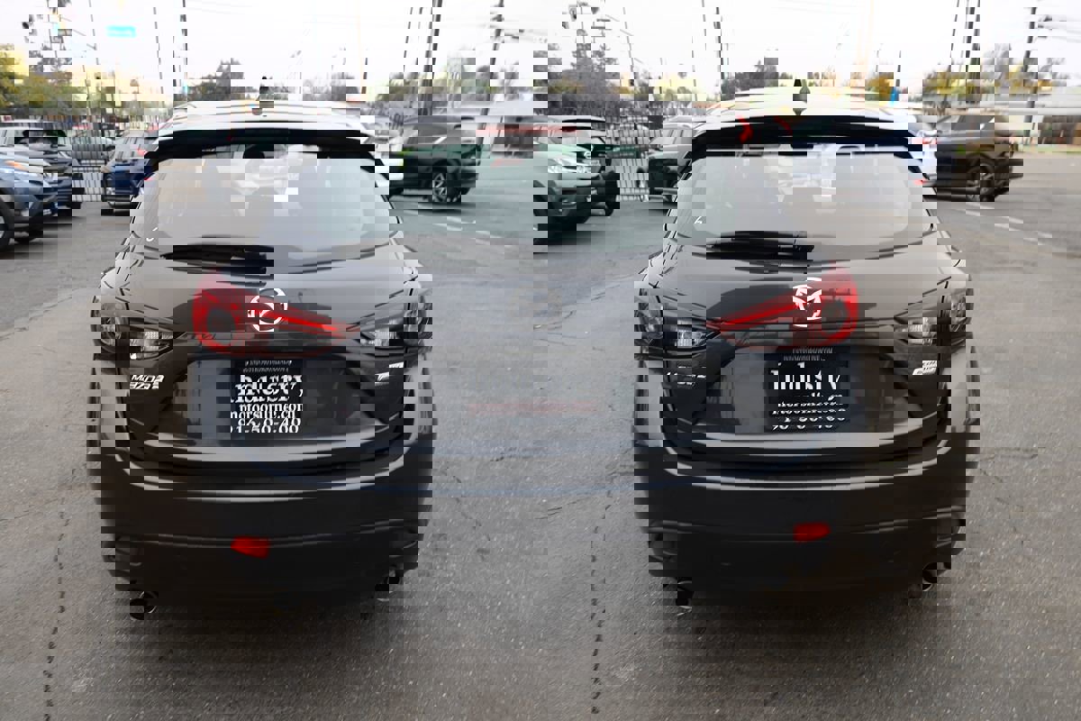 Used 2016 MAZDA MAZDA3 i Grand Touring image 5