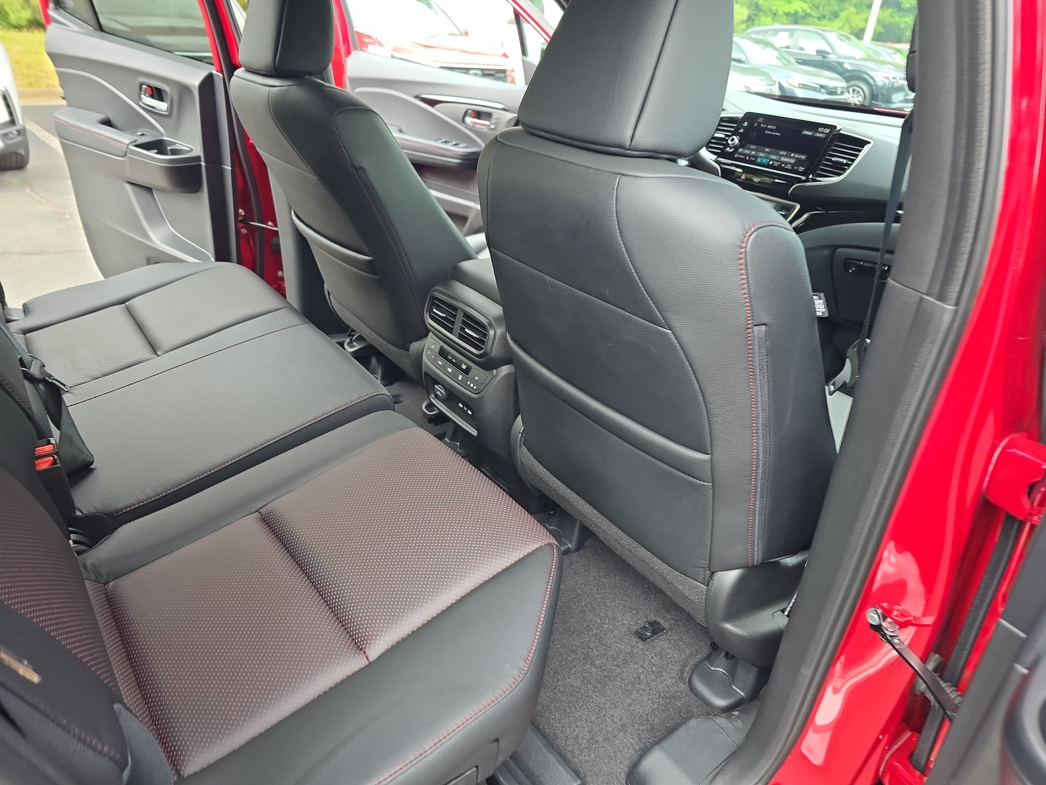 Used 2025 Honda Ridgeline Black Edition image 11