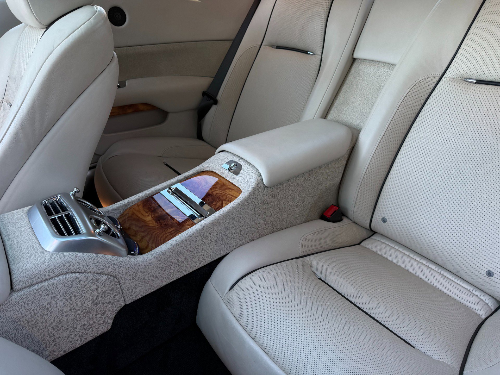 Used 2014 Rolls-Royce Wraith image 17