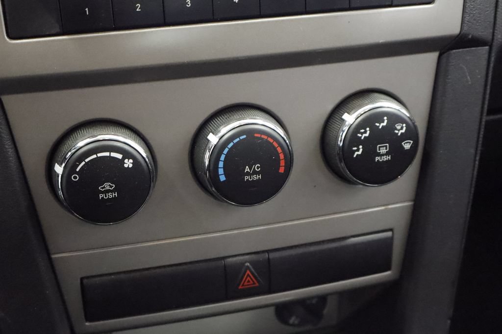 Used 2010 Dodge Avenger SXT FWD image 28