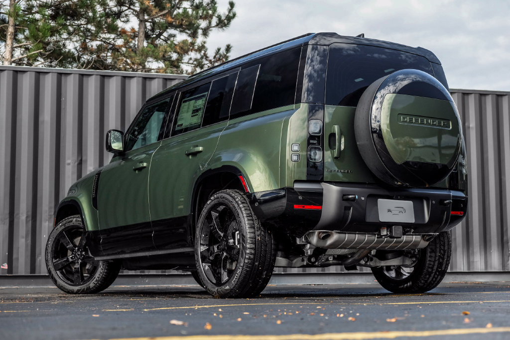 New 2026 Land Rover Defender 110 X-Dynamic SE AWD/4WD image 2