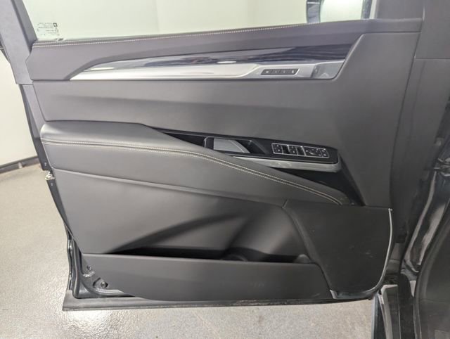 Used 2025 Cadillac Escalade ESV Sport w/ Touring Package image 9