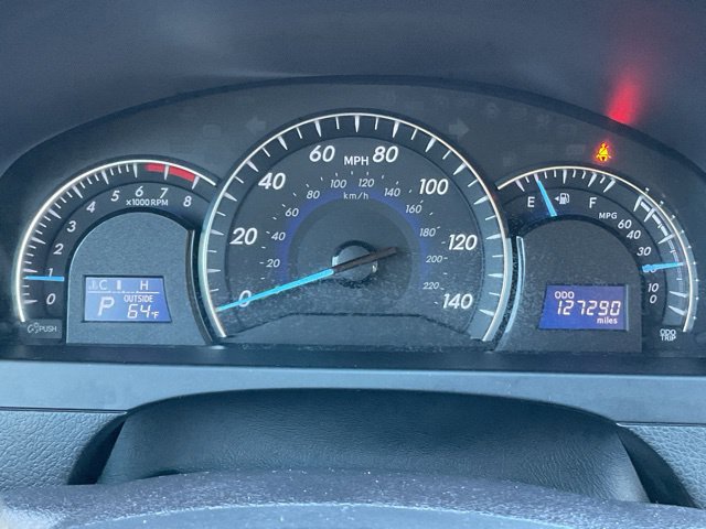 Used 2014 Toyota Camry XLE w/ Leather Package FWD image 24