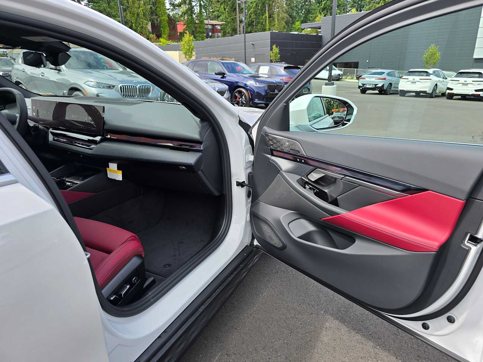 Used 2026 BMW i5 eDrive40 w/ Executive Package RWD image 11