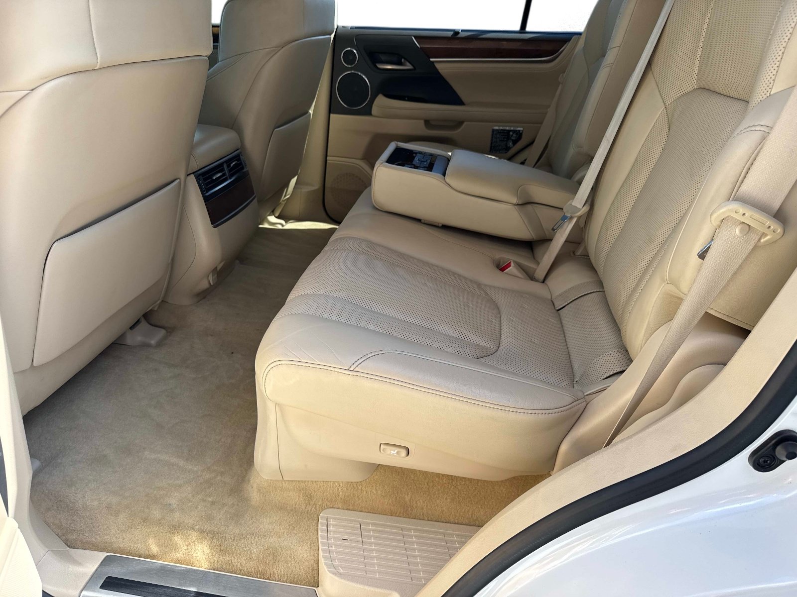 Used 2021 Lexus LX 570 4WD w/ Luxury Package image 15