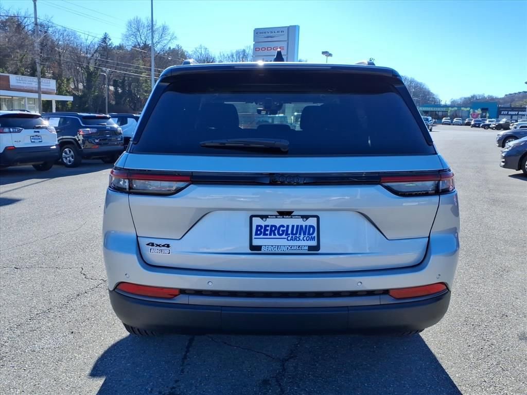 New 2026 Jeep Grand Cherokee Altitude image 5
