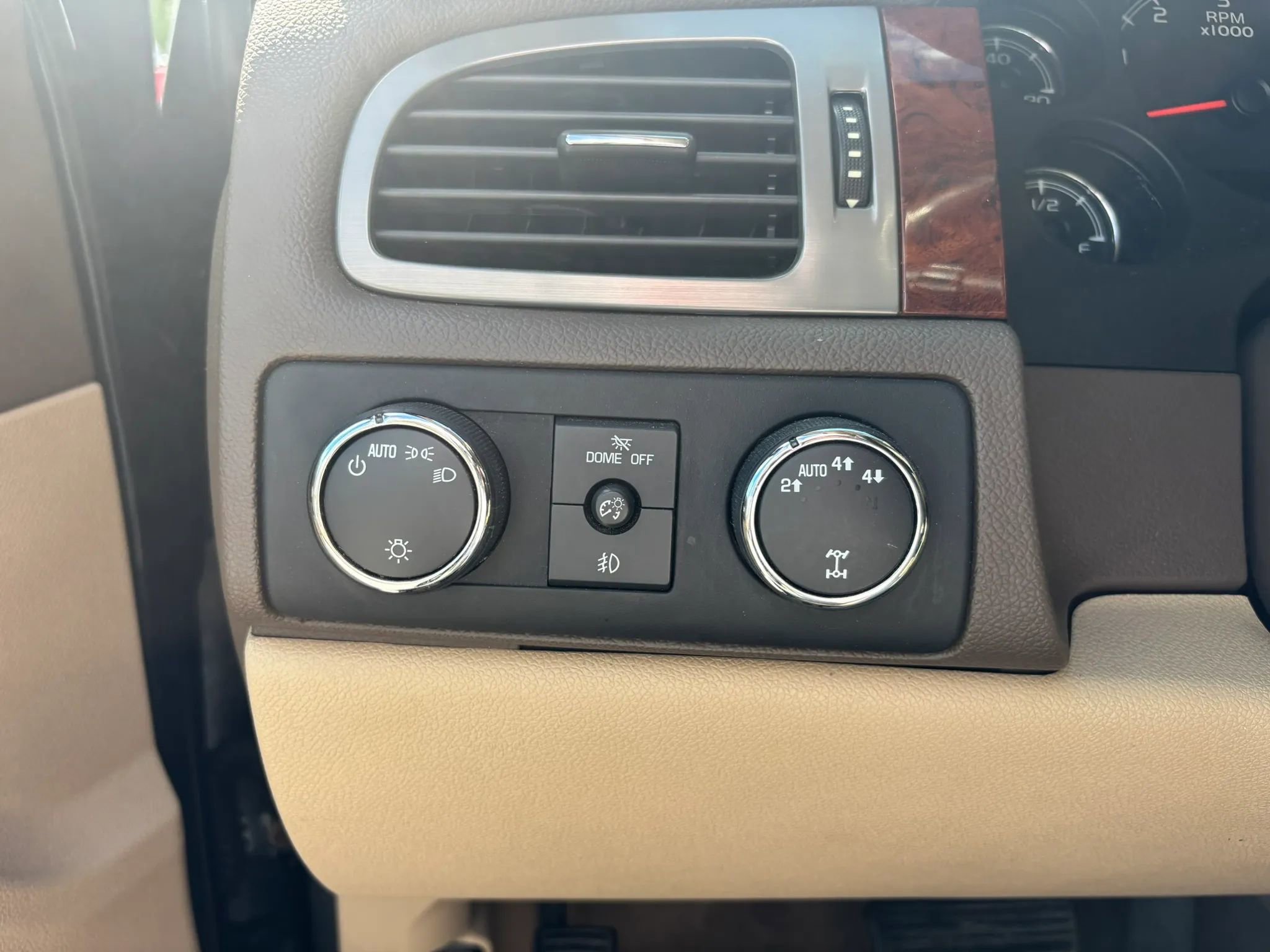 Used 2013 GMC Yukon SLT w/ SLT-2 Equipment Package AWD/4WD image 24