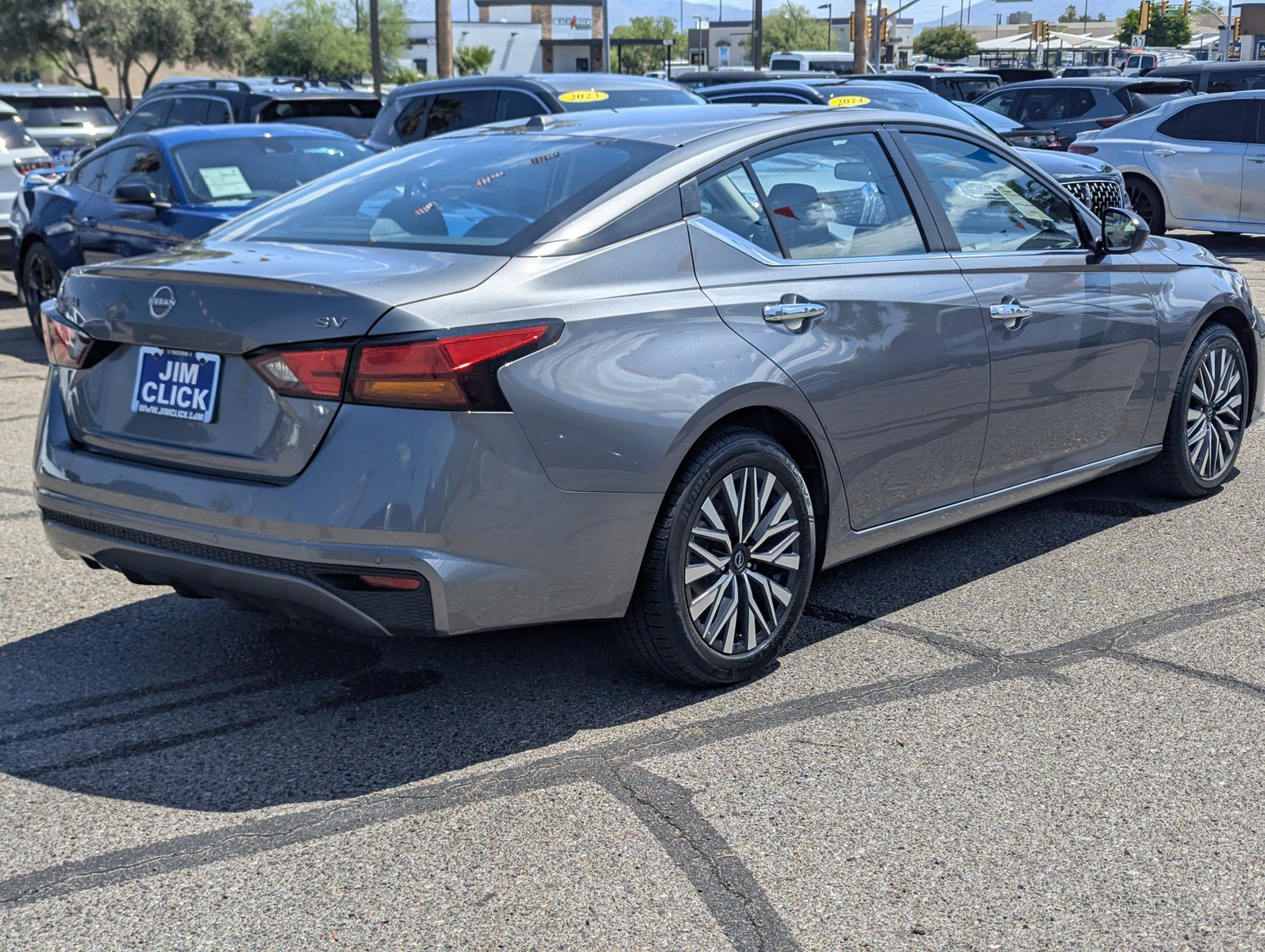 Used 2024 Nissan Altima 2.5 SV FWD image 2