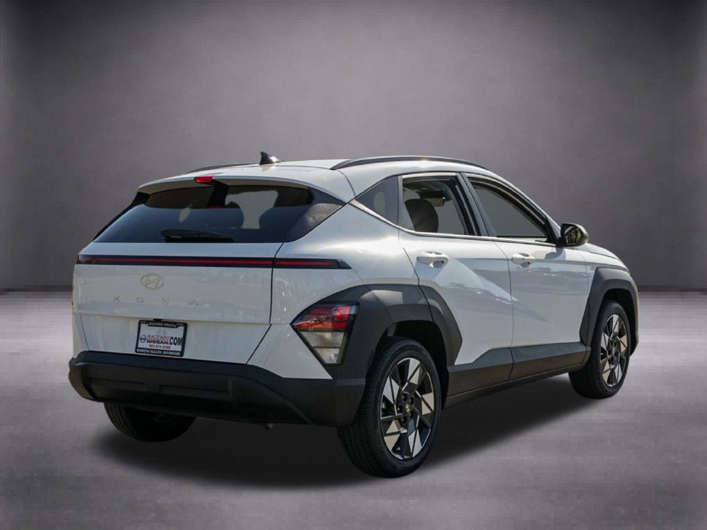 Used 2025 Hyundai Kona SEL FWD image 4