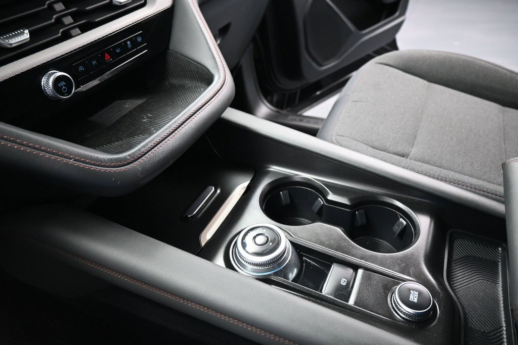 Used 2025 Ford Explorer Active AWD/4WD image 19