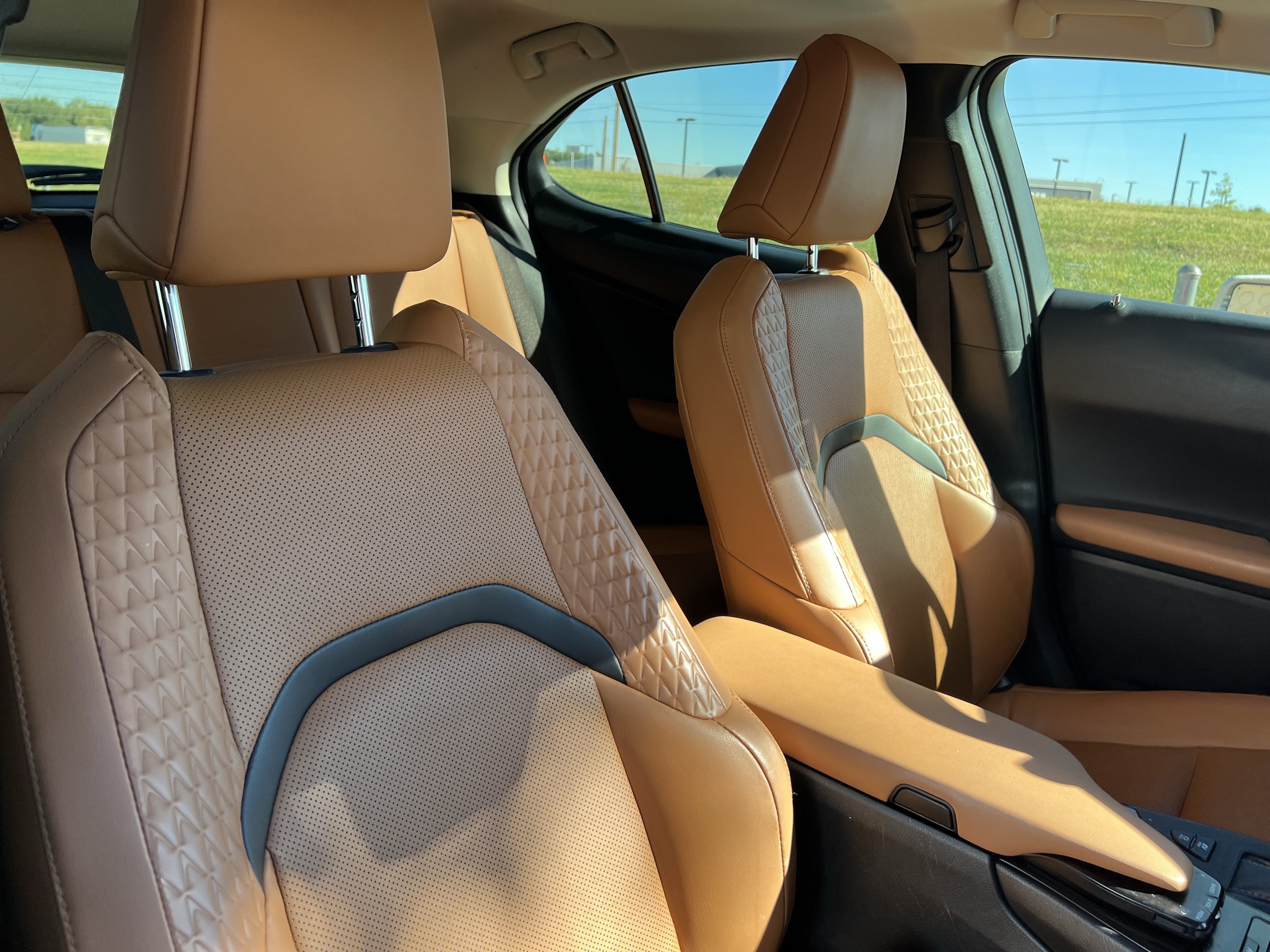 Used 2020 Lexus UX 250h w/ Premium Package AWD/4WD image 35