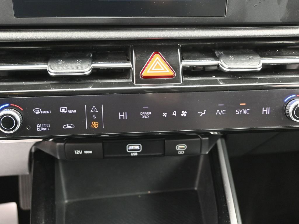 Used 2023 Kia Niro LX image 25