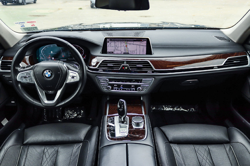 Used 2022 BMW 750i xDrive AWD/4WD image 14