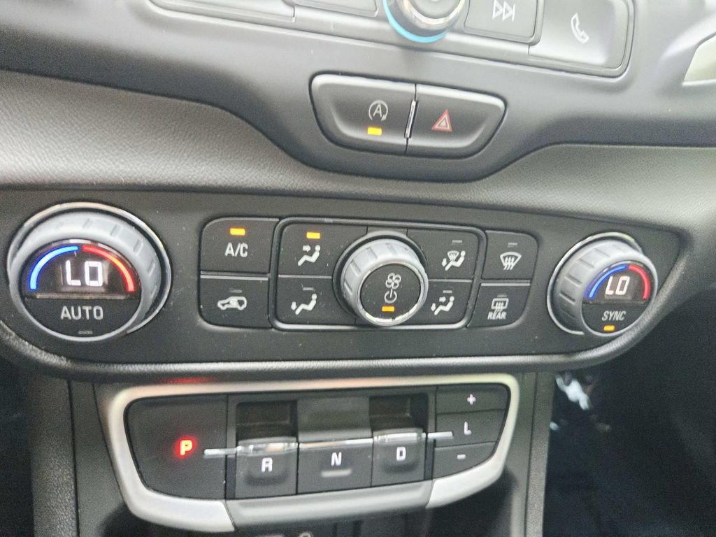 Used 2024 GMC Terrain SLE w/ Driver Convenience Package FWD image 26