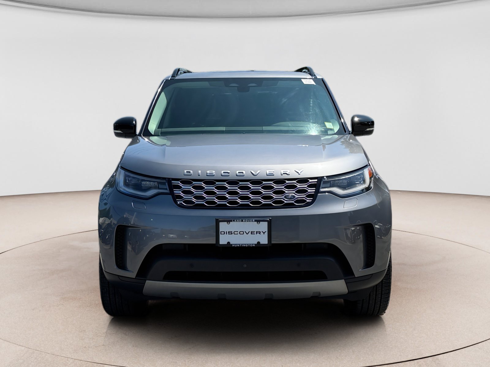 Used 2024 Land Rover Discovery S AWD/4WD image 8