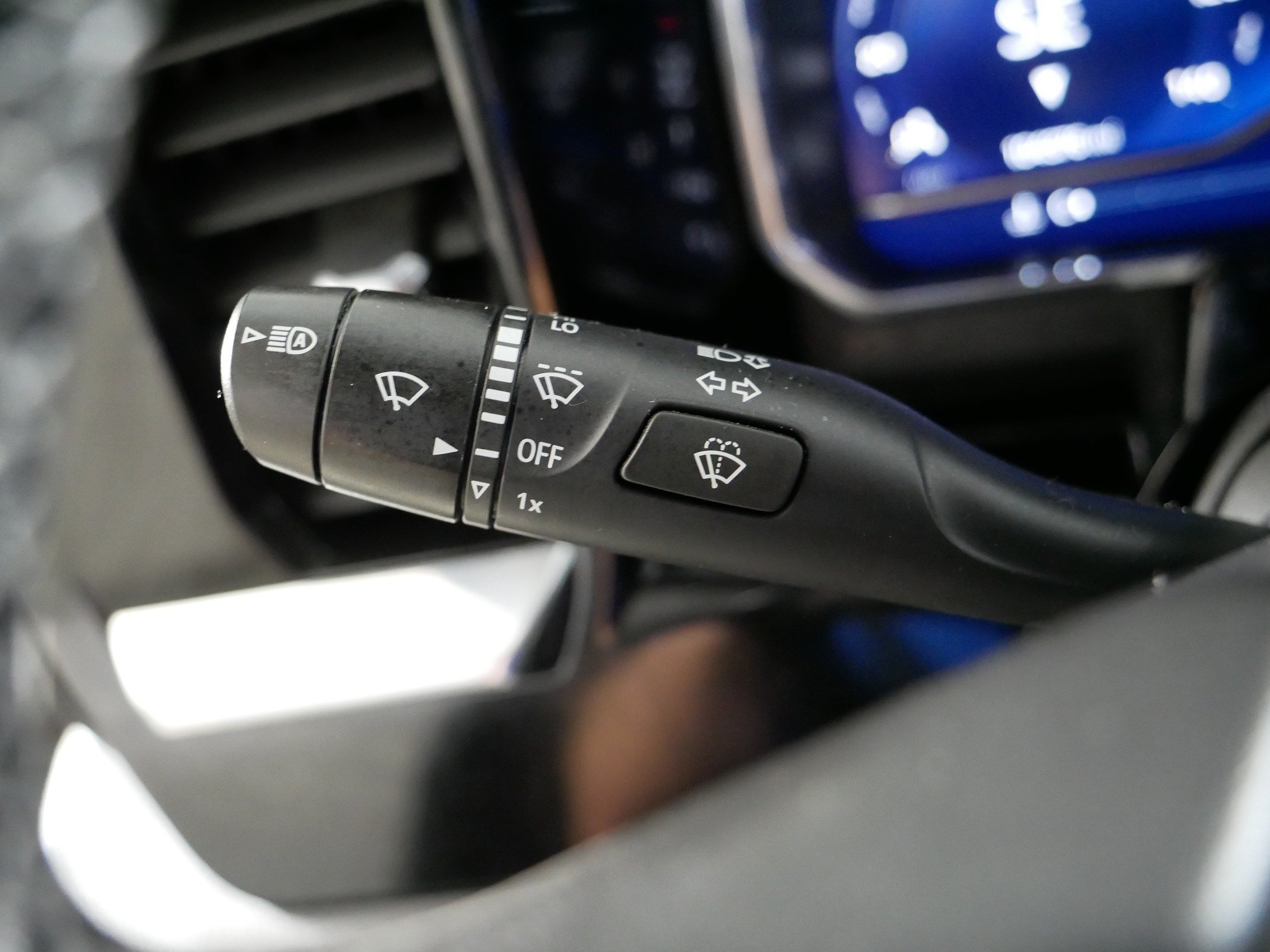 Used 2022 Chevrolet Silverado 1500 LT AWD/4WD image 32