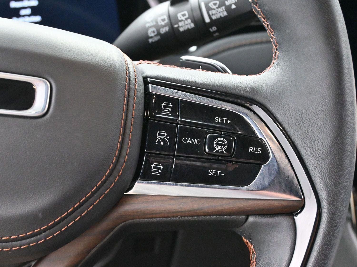 Used 2023 Jeep Grand Cherokee Summit w/ Adv Protech Group IV AWD/4WD image 21