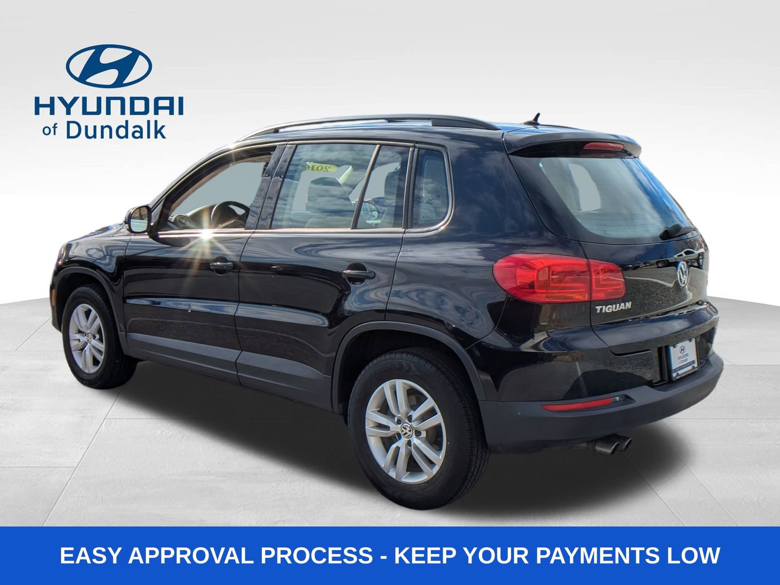 Used 2016 Volkswagen Tiguan S image 3