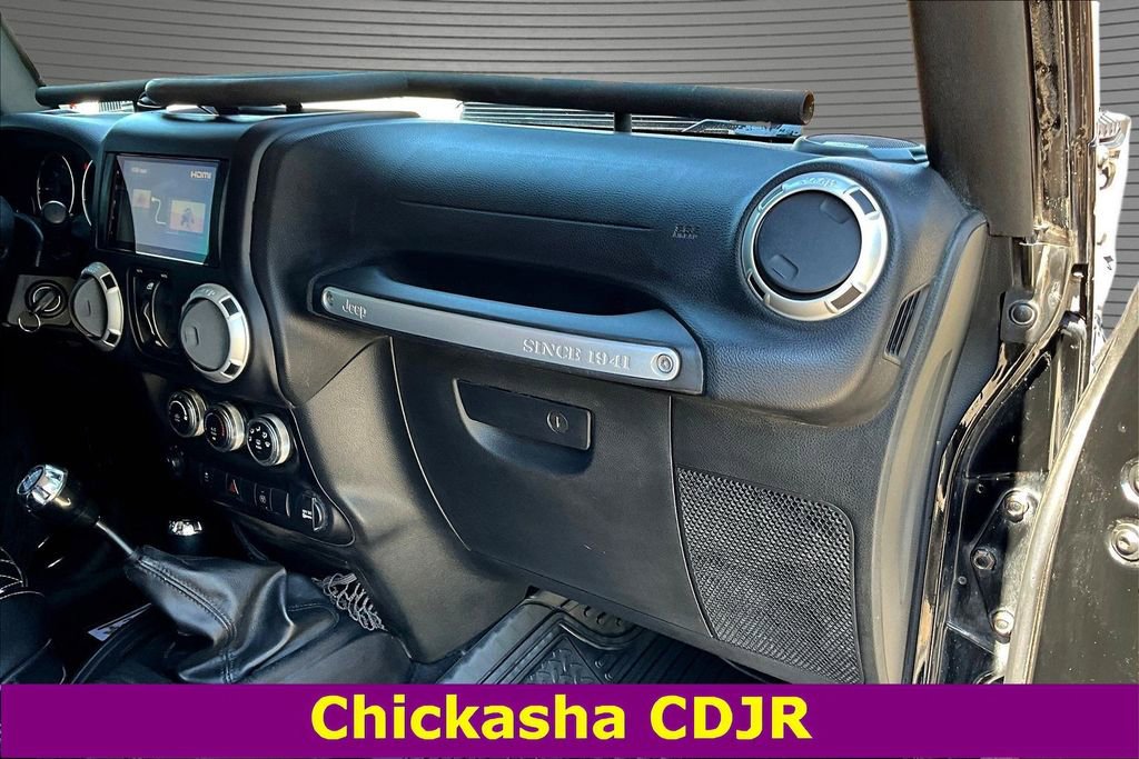 Used 2016 Jeep Wrangler Unlimited Rubicon w/ Connectivity Group image 23