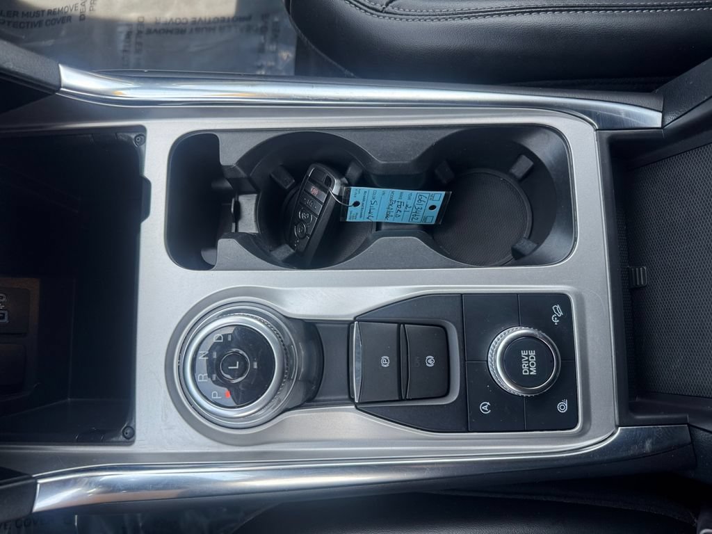 Used 2021 Ford Explorer XLT w/ Equipment Group 202A AWD/4WD image 25