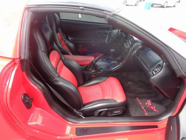 Used 2001 Chevrolet Corvette Coupe w/ Preferred Equipment Group2 RWD image 16