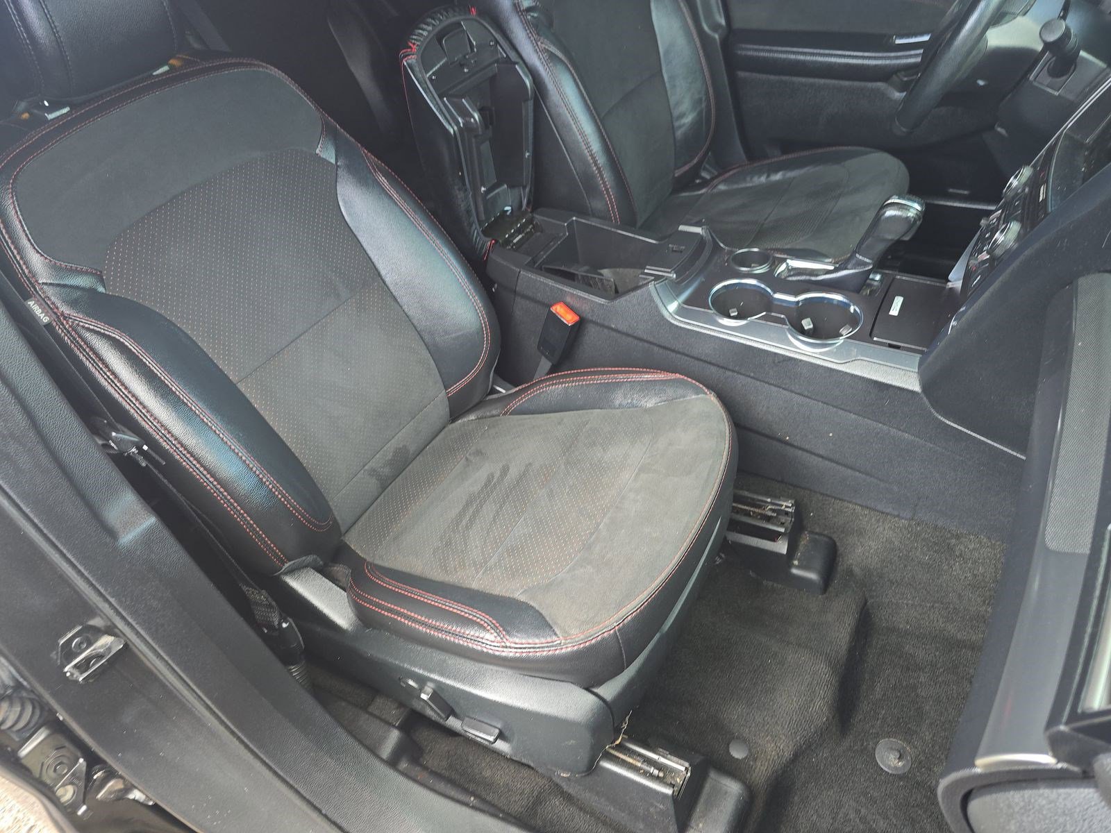 Used 2018 Ford Explorer XLT w/ Equipment Group 202A FWD image 15
