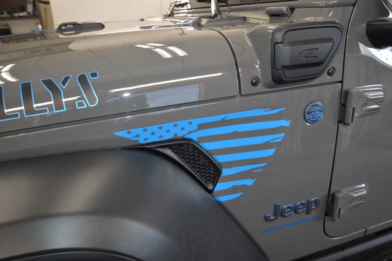 Used 2023 Jeep Wrangler Unlimited w/ Cold Weather Group image 35