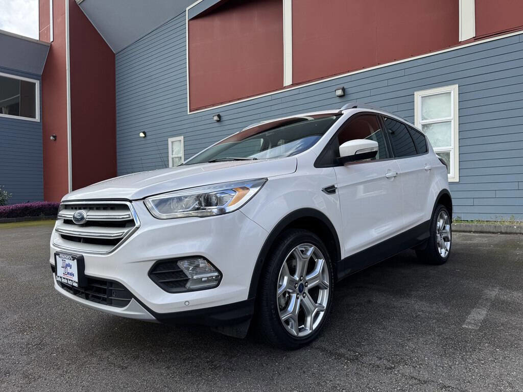Used 2019 Ford Escape Titanium image 5