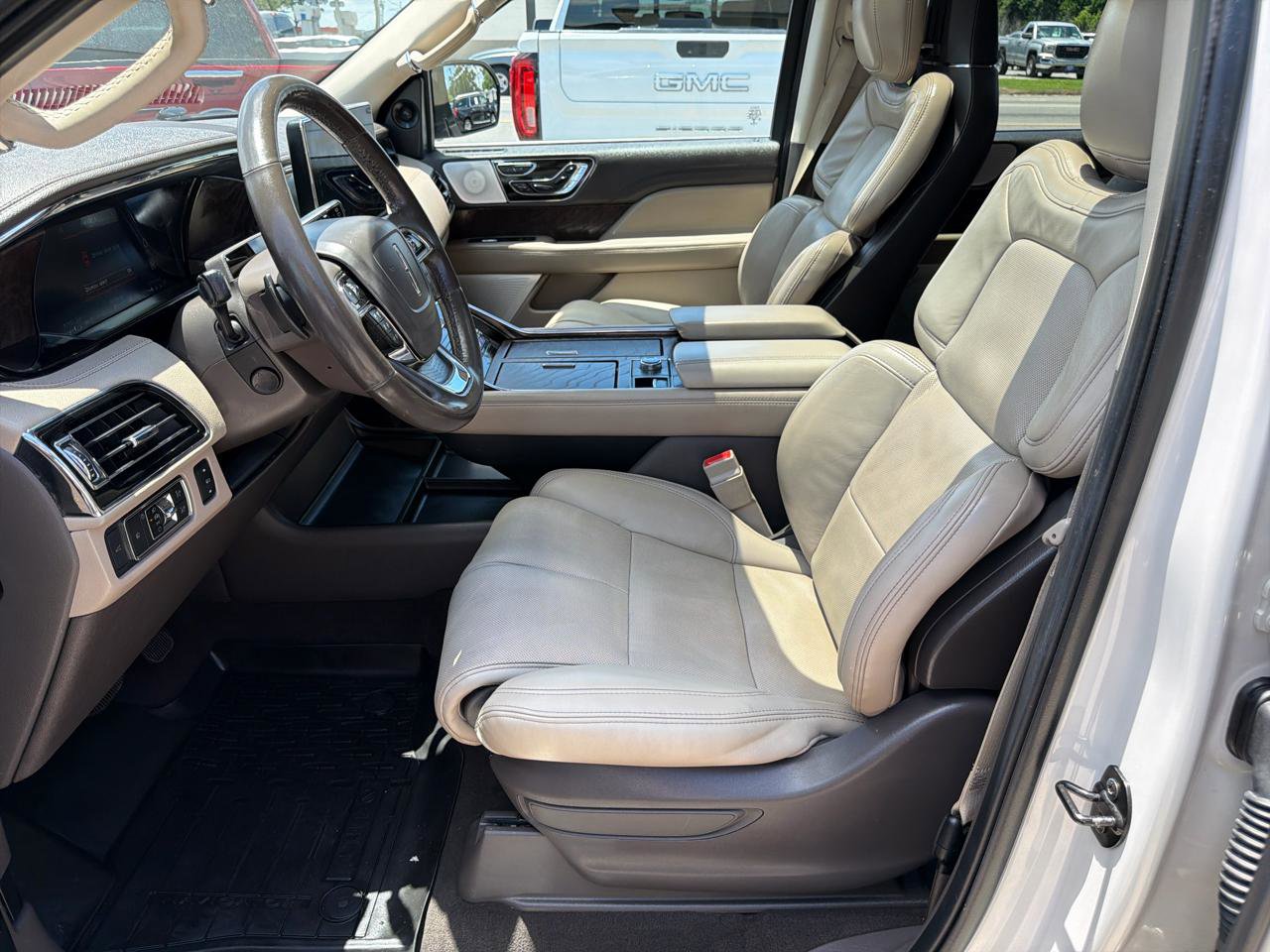 Used 2022 Lincoln Navigator L Reserve RWD image 16
