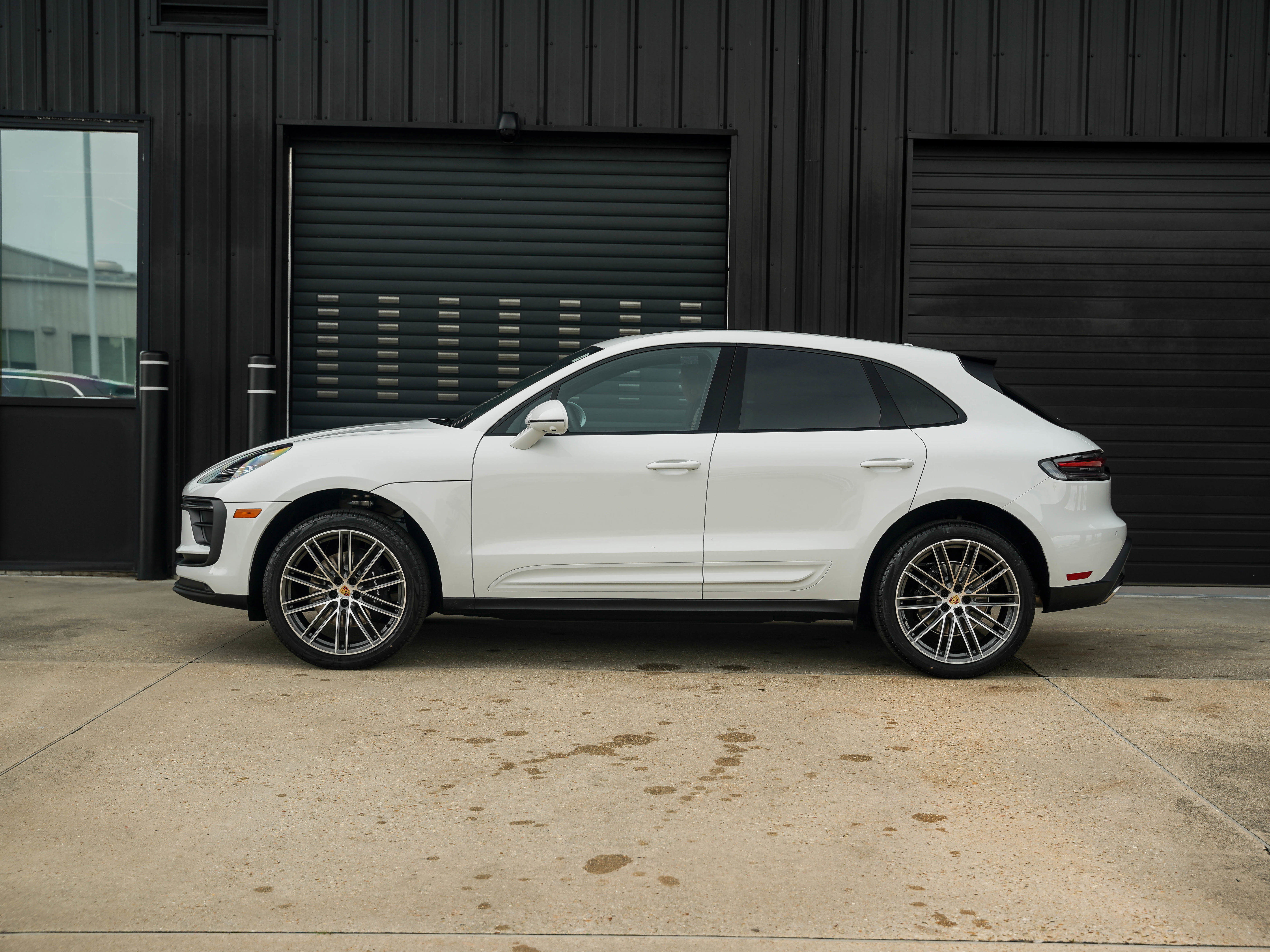 Certified 2025 Porsche Macan image 10