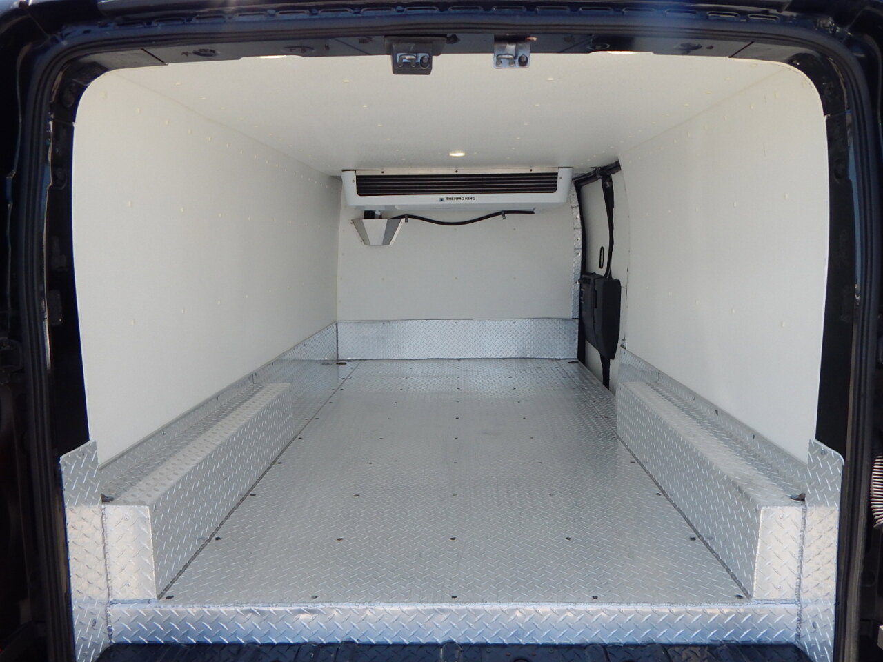 Used 2017 Ford Transit 350 148 Low Roof RWD image 3