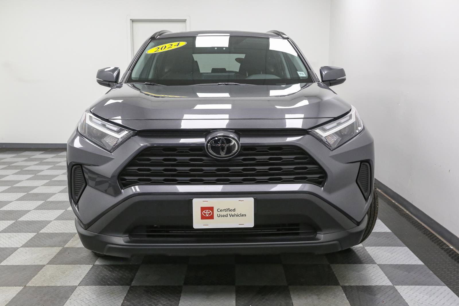 Used 2024 Toyota RAV4 XLE w/ Convenience Package image 3
