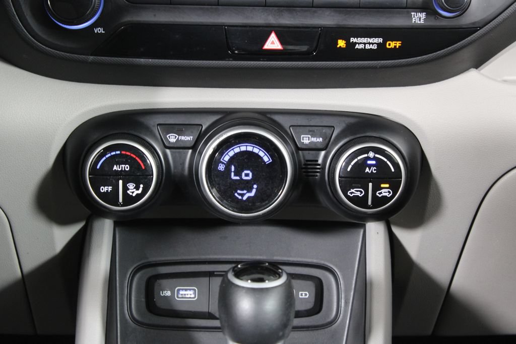 Certified 2022 Hyundai Venue SEL FWD image 22