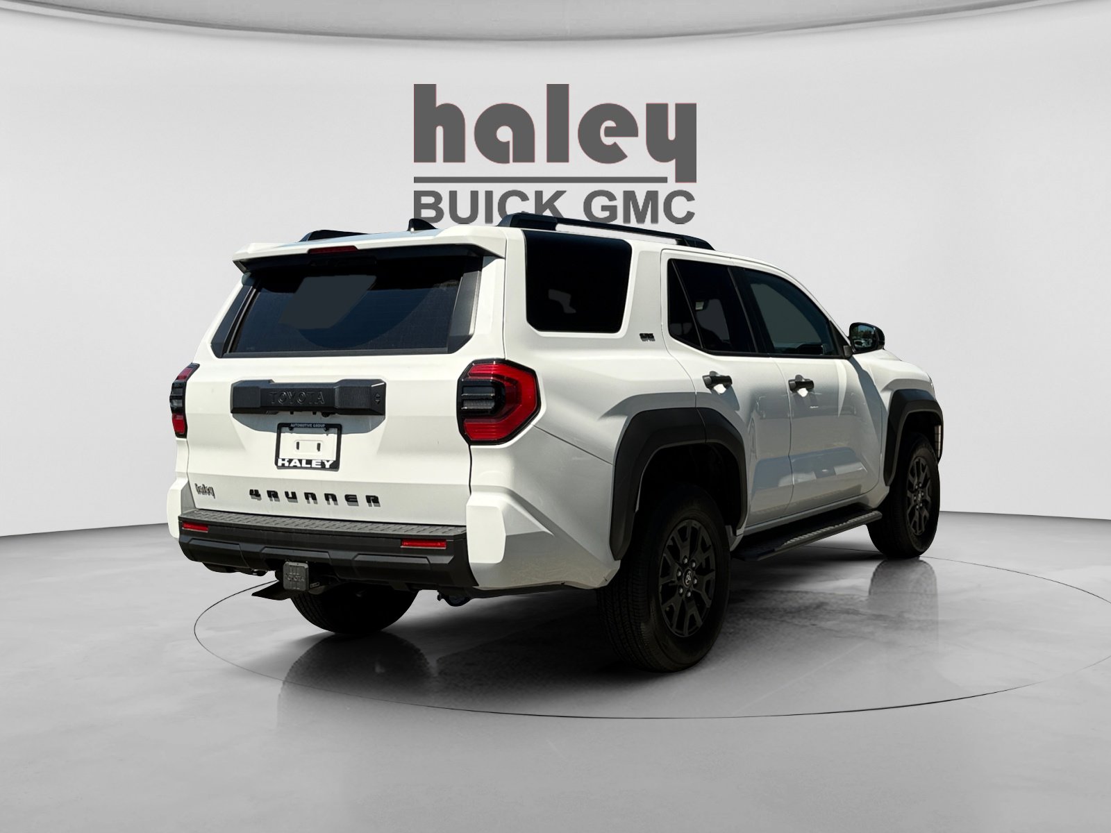 Used 2025 Toyota 4Runner SR5 AWD/4WD image 5