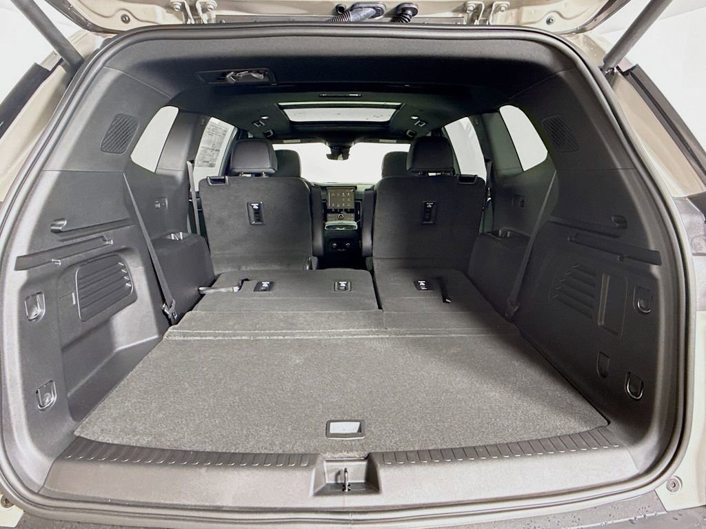 New 2026 GMC Acadia AT4 w/ LPO, Floor Liner Package AWD/4WD image 32